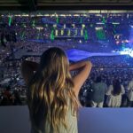 Raquel Meroño Instagram – Ella ICÓNICA , la superproducción sobrecogedora, el  público brillante y nosotras  felices! 💫💫💫💫
@taylorswift 
#theeratour 
Gracias @maybelline_es
Make up @dreiacasanova
