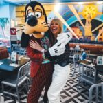 Raquel Meroño Instagram - Quería hacer un viaje con ellas por mi cumple y el destino no ha podido ser mejor para recuperar la alegría que se pierde en el camino .. Nos queda un día más y nos sentimos muy afortunadas ! Gracias @disneydestinos 🤍💫 @martina.merono @dani_meroo #waltdisneyworld