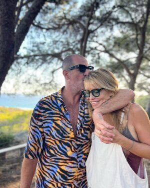 Raquel Meroño Instagram - Volver al sur ..dejarse querer por los amigos que te cuidan y  te recuerdan lo bonito que es recibir apoyo cuando la vida te rompe el corazón...
Gracias ❤️