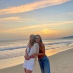 Raquel Meroño Instagram – Volver al sur ..dejarse querer por los amigos que te cuidan y  te recuerdan lo bonito que es recibir apoyo cuando la vida te rompe el corazón…
Gracias ❤️
