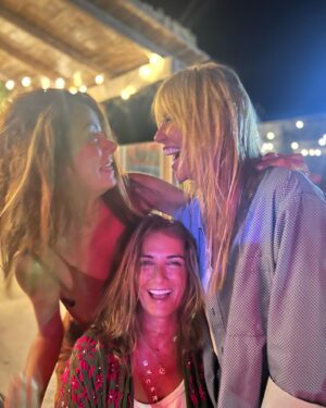 Raquel Meroño Instagram - Volver al sur ..dejarse querer por los amigos que te cuidan y  te recuerdan lo bonito que es recibir apoyo cuando la vida te rompe el corazón...
Gracias ❤️