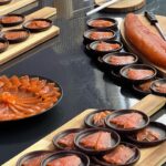 Raquel Meroño Instagram - Primer evento del Salmón Noruego @mardenoruega ligado a la campaña del "Salmon Oooh'clock" que resalta su versatilidad para poder comértelo a cualquier hora del día. Un pescado riquísimo y saludable junto a un compañero increíble @sergio_umami Campaña #SalmonOoohClock #SalmonNoruego #MarDeNoruega #publi