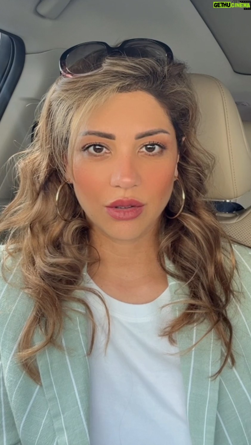 Rasha - 3 Likes - دائما ثق في صوتك الداخلي!!
الترجمه ⬇️⬇️
كل شخص عنده صوت داخلي..
ذلك الصوت الذي يهمس… الذي يخبرني ماهو الصحيح وماهو غير الصحيح
متى سأغادر واين سأذهب
انه ليس شكسبير
ولايتحدث في سطور لاتنسى
صوتي الداخلي يعطيني الحقيقه دائما
يخبرني من هم اصدقائي الحقيقيون
متى أقول نعم و متى أقول لا
سواء كان الشخص الجالس بجواري هو الشخص الذي سأقضي بقيه حياتي معه .. ام لا
احيانا يكون ذلك الصوت واضحا تماما
اذهب.. ابقى.. صحيح.. خطا
احيانا يكتفي بالهمس فقط
لاتدعي يغرق في عالم صاخب
لانه في النهايه لا رجل ولا امرأءه ولاخوارزميه تعرف ماهو الصحيح بالنسبه لك.
دائما ثق في صوتك الداخلي!!