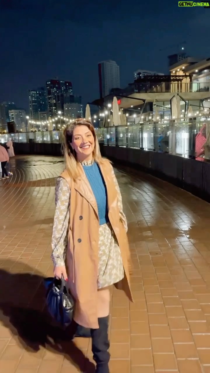 Rasha - 515 Likes - اليوم الجو ممطر في بغداد و دبي ☔️☔️
تدرون شنو احلى شي ابسفرتي البغداد
الجاااي العراقي .. ماادري ليش لكن فعلا طعمه كلش كلش طيب ومايشبه طعم اي شاي ثاني .
اريد شاي عراقي🤩