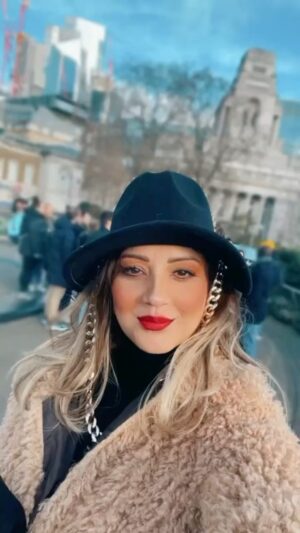 Rasha Instagram - Exploring LONDON in winter 🥶❄️🧣
طلعه و فره في لندن لكن الجو باااااارد

Video by @ferdiesantiago_phtgrpy 

#london_photographer #london #explore #لندن #شتاء #مشاهير #مشاهير_العرب #سفر #مكياج #ميكب #ترند