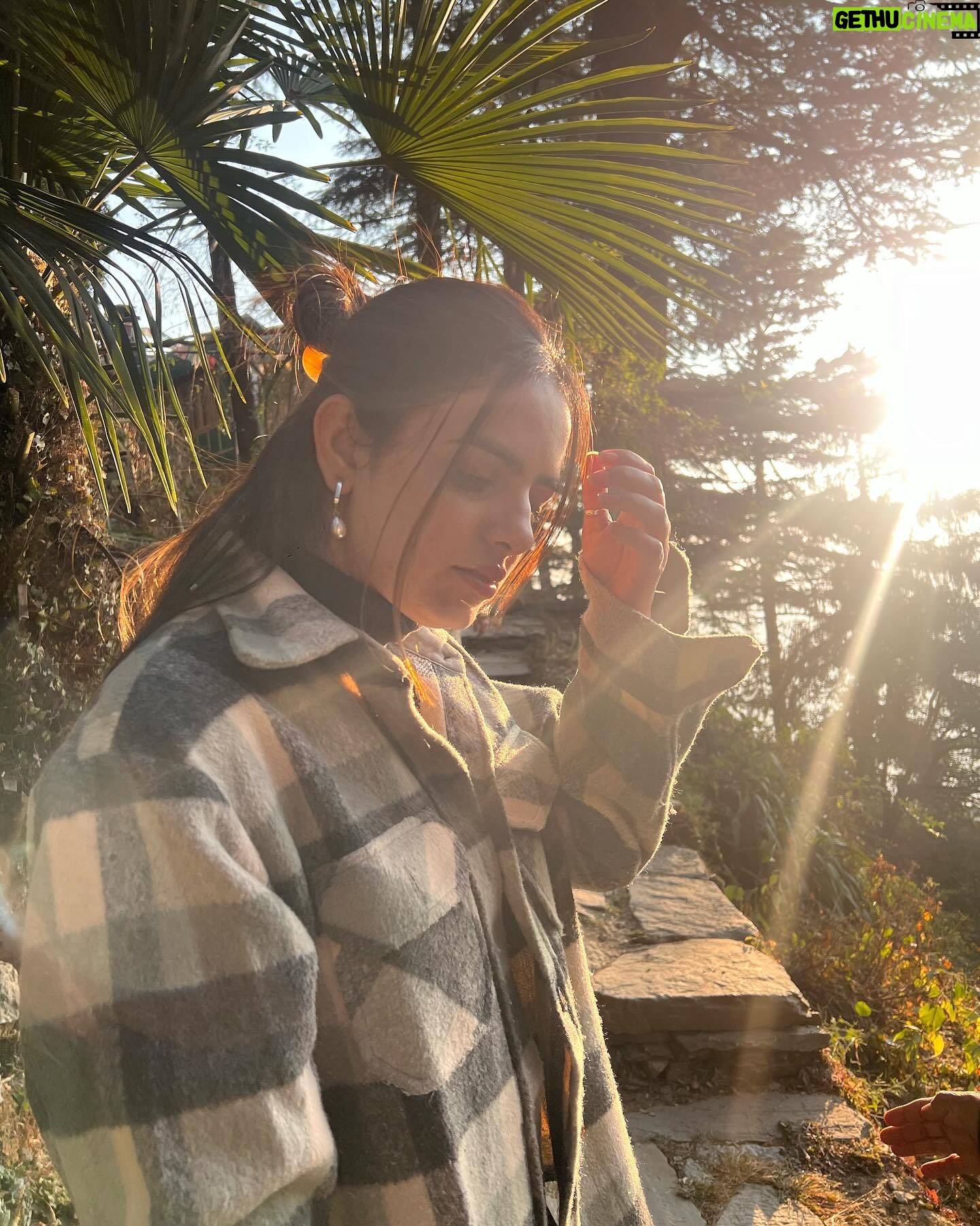 Rashmeet Kaur Sethi Instagram - Shooting for something really special, can’t wait to share it soon🌻❤️