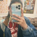 Rashmeet Kaur Sethi Instagram – HO HO HO
A very merry Christmas to all of you cuties❤️

Jacket: @supervintage.in 
Sweatshirt: @thriftpurger 
Jeans: @zara 
Shoes: @nike 
Bag: @valkyreclothing 
Necklace: @hm