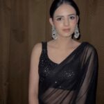 Rashmeet Kaur Sethi Instagram - My bhabi made me look like a billion bucks 🥺❤️‍🔥 @makeupbytajmeet loveyou 😘