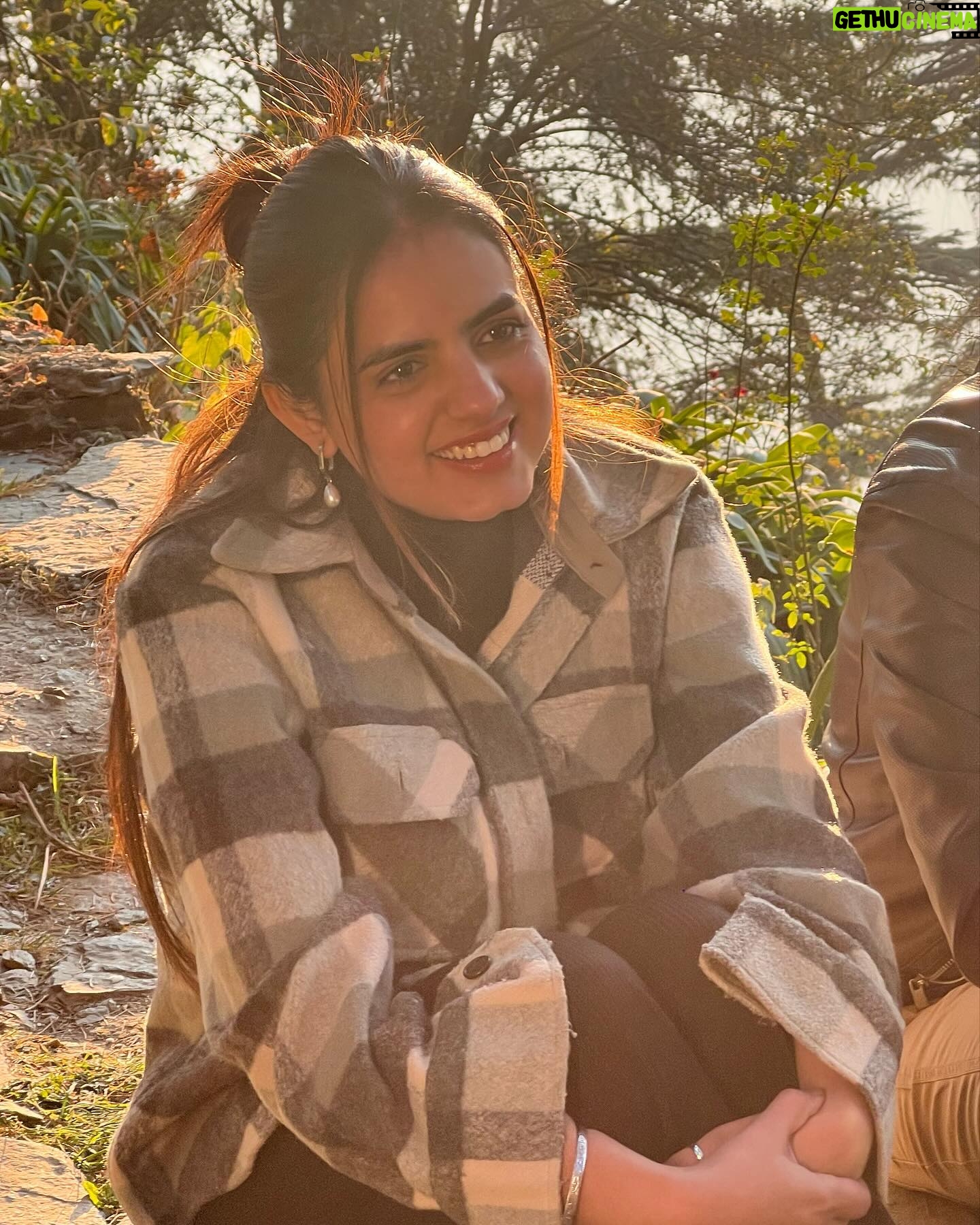 Rashmeet Kaur Sethi Instagram - Shooting for something really special, can’t wait to share it soon🌻❤️