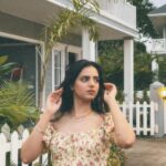 Rashmeet Kaur Sethi Instagram - 𝔹𝕖𝕥𝕨𝕖𝕖𝕟 𝕝𝕚𝕘𝕙𝕥 𝕒𝕟𝕕 𝕤𝕙𝕒𝕕𝕠𝕨𝕤. Dress: @emprallofficial 🫶🏻