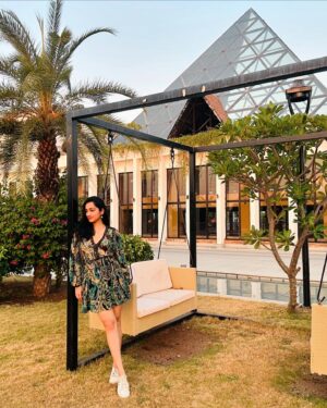 Rashmi Rajput Instagram - Beautiful location @aaryaclubandresort🌹❤️ and I love to click my own photos 😝