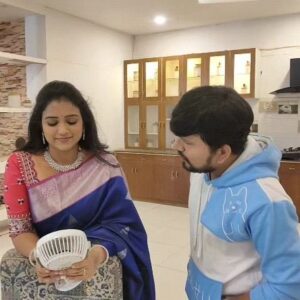 Rashmi Prabhakar Instagram - Last reel with  our #mukunda 
In #kmm 
#krishnamukundhamurari #lastday #funntime #funnyreels #funny #fun #trending #trendingreels #comedyreels #comedy #krishnamukundamurariserial #friendship #friends 
#sandeepmakham #sandeep #makham 
#starmaaserials #starmaa