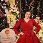 Rashmi Prabhakar Instagram - All the dreams come true if we have the courage to pursue them ✨️ 28/10/2023 DREAM COME TRUE MOMENT ❤️✨️💖 Hosted Red Carpet for Zee Kutumba Awards 2023 Please watch on Zee Kannada this friday and saturday 5.30Pm to 6.3PM My beautiful OUTFIT : @amore_designer_studio MAKEUOVER : @makeoverby_shruthi01 PHOTOGRAPHY : @photoflash_photography JEWELRY : @beadedtreasuresjewelry #dreamsdocometrue Thank you @zeekannada and to the whole team who were involved in my new start 🙏 ❤️ #Grateful #thankyouuniverse #dreamsdocometrue