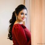 Rashmi Prabhakar Instagram - All the dreams come true if we have the courage to pursue them ✨️ 28/10/2023 DREAM COME TRUE MOMENT ❤️✨️💖 Hosted Red Carpet for Zee Kutumba Awards 2023 Please watch on Zee Kannada this friday and saturday 5.30Pm to 6.3PM My beautiful OUTFIT : @amore_designer_studio MAKEUOVER : @makeoverby_shruthi01 PHOTOGRAPHY : @photoflash_photography JEWELRY : @beadedtreasuresjewelry #dreamsdocometrue Thank you @zeekannada and to the whole team who were involved in my new start 🙏 ❤️ #Grateful #thankyouuniverse #dreamsdocometrue