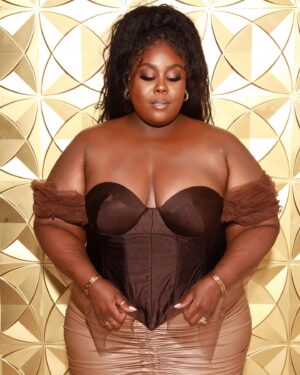 Raven Goodwin Instagram - Sunshine on me 🌟 #soaw2023 

Thank you @strengthofawomanfest & @therealmaryjblige for have me today! Happy Mothers Day to all of the mama's! 

Glam @jlamarbeauty 
Outfit is custom @christian_omeshun 
Shoe @vincecamuto 
Braids @braidsatlanta 
Lashes @lashbabe101

📸 @melbelderjr