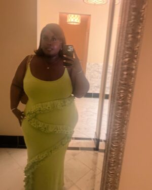 Raven Goodwin Instagram - Dinner & Drinks 🥗🍸

Dress @curverra