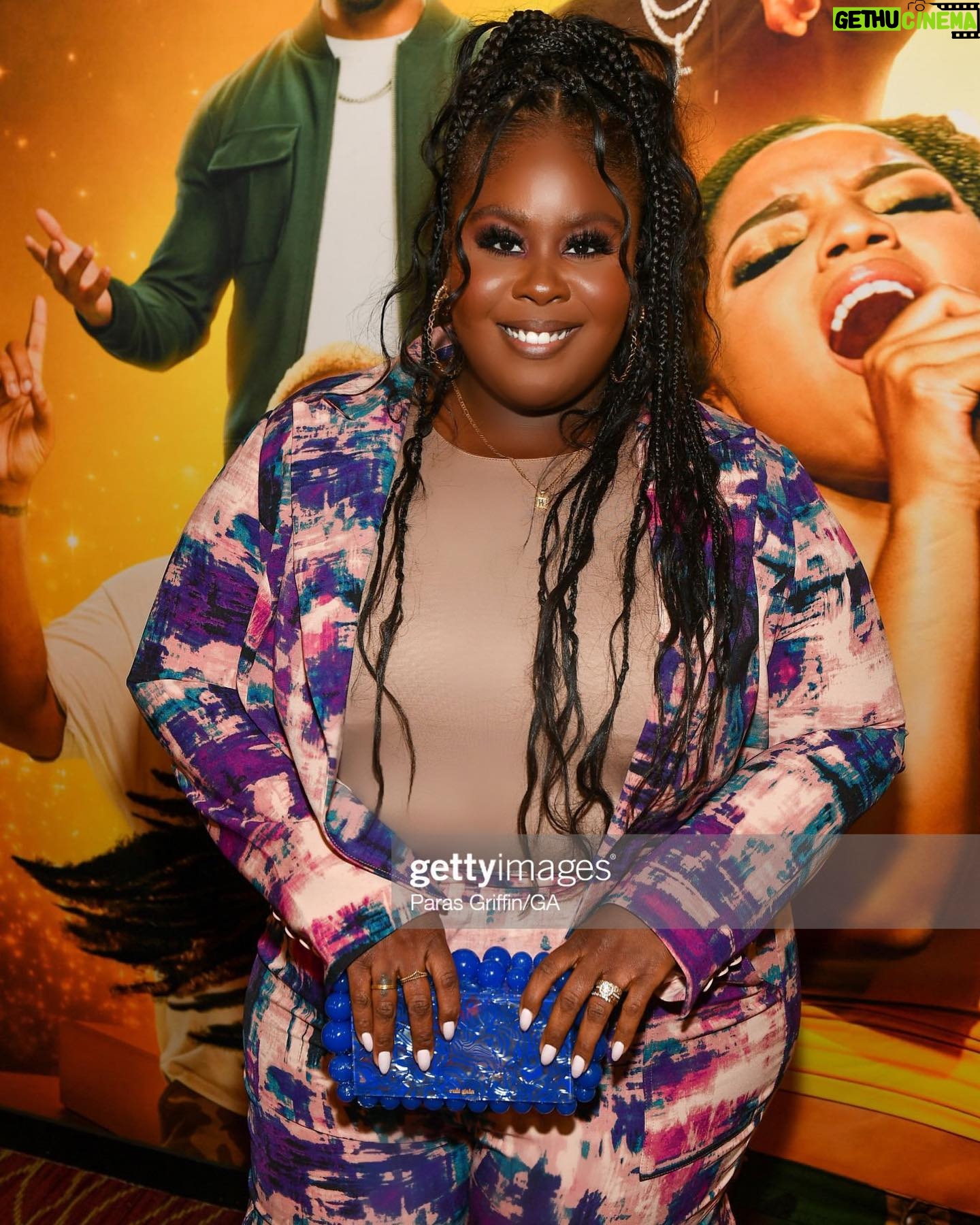 Raven Goodwin Instagram - @praisethismovie @peacock thanks for having me! This movie made me feel so good! REFRESHING and fun! π«ΆπΎπ fab night. Did my own make up π
Hair @braidsatlanta Suit @macys x @theninaparker Bag @cultgaia