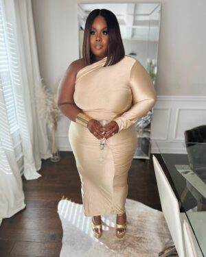 Raven Goodwin Instagram - 🪐🌹 let's have a night. 

@curverra