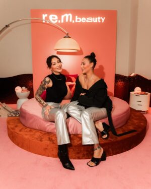 Rawell Saiidii Instagram - #popup @r.e.m.beauty ! 💕✨

📸 : @visualisation_ 🤍✨

Look : @jennyfer 🤍✨