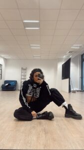 Rawell Saiidii Instagram - Quand la complicité devient une danse à deux! 💃🕺 Rehearsing avec ma sœur jumelle @rania_off pour une choré qui célèbre nos liens indestructibles. 🤩✨ Moments de rires, de synchronisation parfaite et de souvenirs inoubliables. Taggue ta sœur de cœur avec qui tu partagerais une danse folle! 💖👯‍♀️ #DanceDuos #SisterGoals #UnbreakableBond #sistertwix