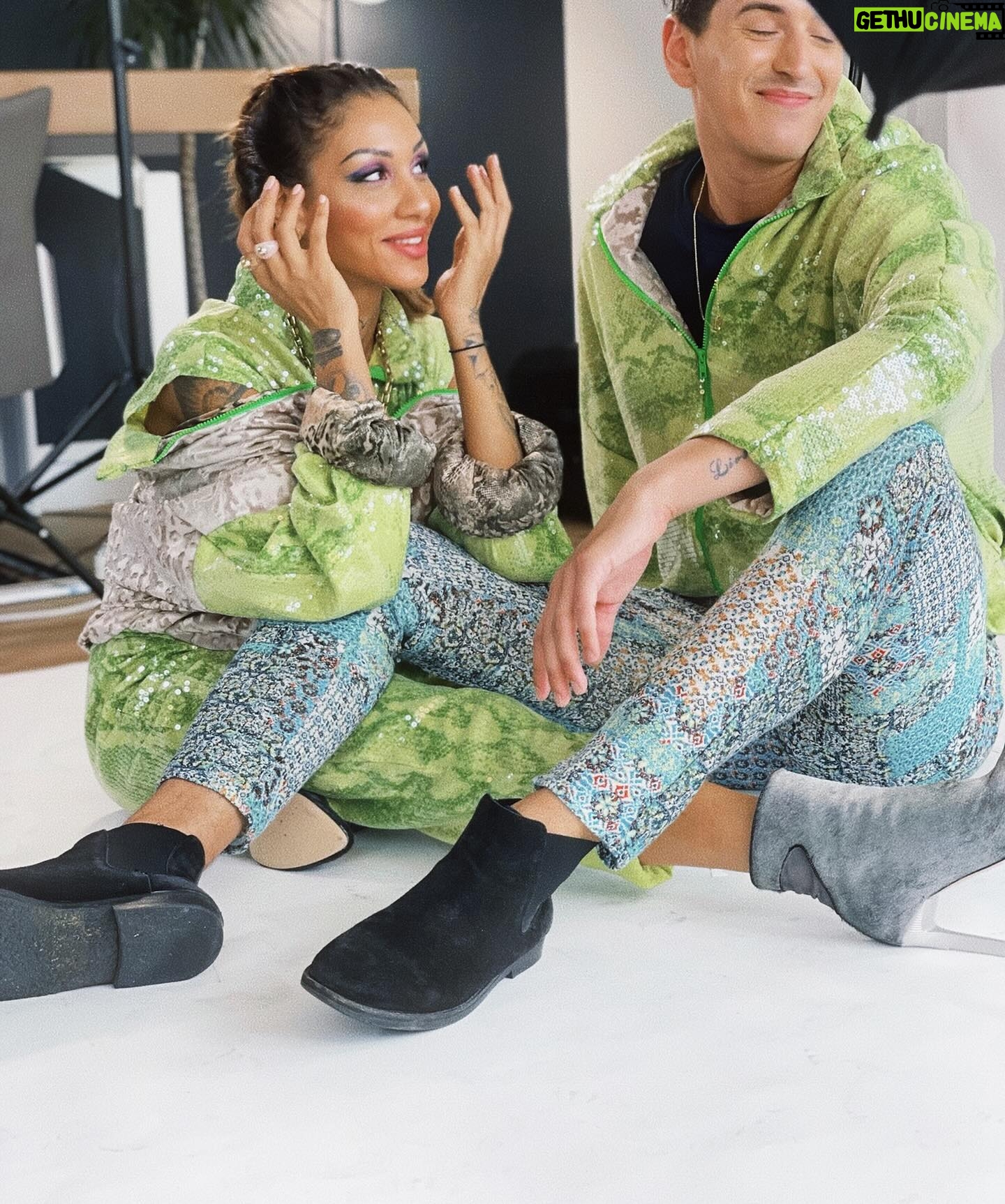 Rawell Saiidii Instagram - ✨ In each shot, a unique story is revealed.✨ Shooting ; @shalevaparis_ 💚 - stylisme / designer : @shalevaparis_ - makeup : @campusdesmaquilleurs - photographie ; @nixph - model : @frenchmodel_fr