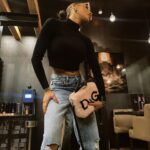 Rawell Saiidii Instagram - Namaste 🩵 Le denim dont tout le monde parle! 👖✨La demande était si forte que je n’ai pas pu résister à partager ce jeans qui fait sensation. La réf ; https://www.superdry.fr/femme/jeans/details/241411/jean-large-en-coton-bio-vintage-custom-spring Size ; 26/32 Confort ultime, coupe parfaite - le tout signé @superdry . Préparez-vous à être stylé(e) et à attirer tous les regards! #MustHaveDenim #StyleIncontournable #NomDeLaMarque