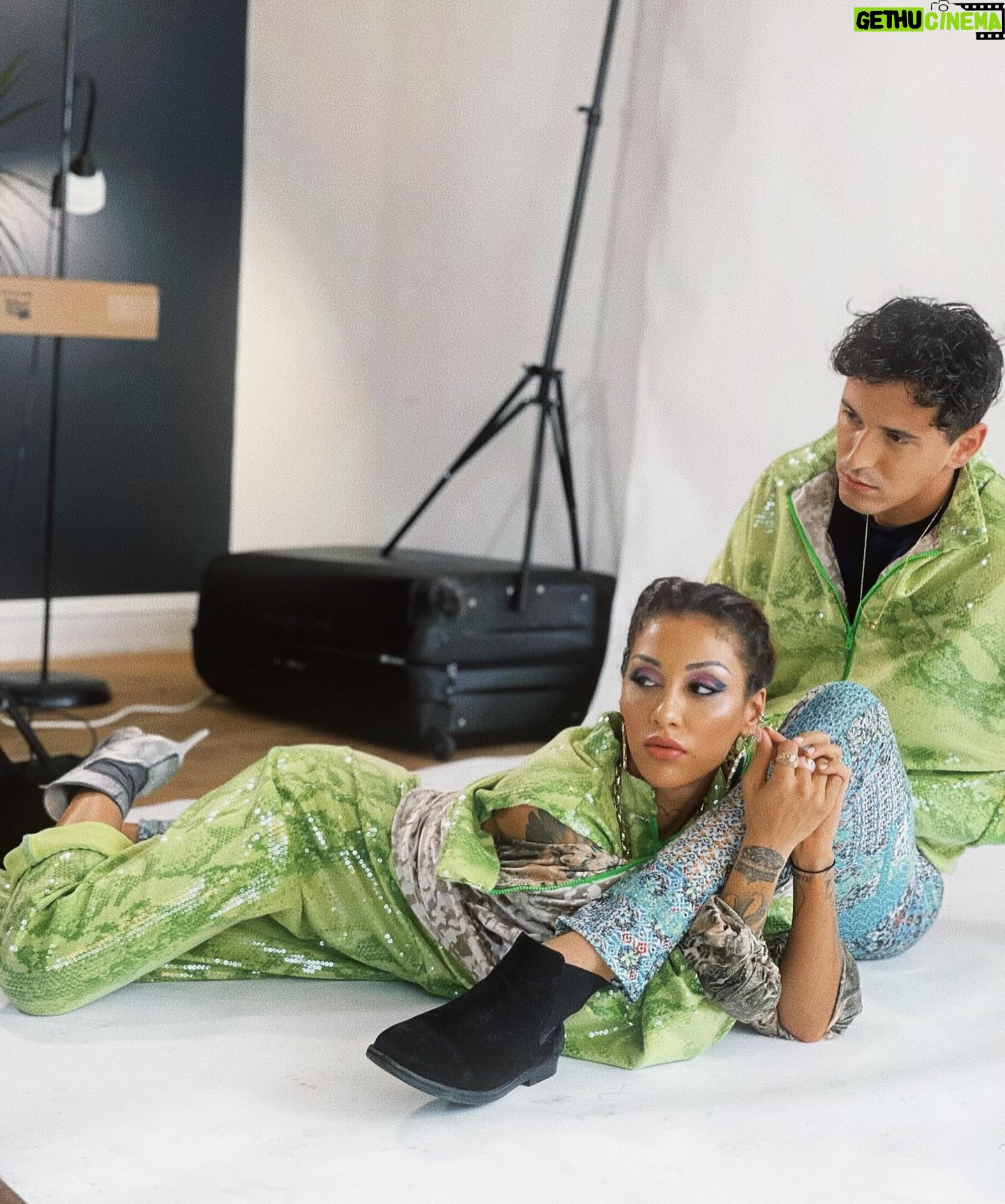 Rawell Saiidii Instagram - ✨ In each shot, a unique story is revealed.✨ Shooting ; @shalevaparis_ 💚 - stylisme / designer : @shalevaparis_ - makeup : @campusdesmaquilleurs - photographie ; @nixph - model : @frenchmodel_fr