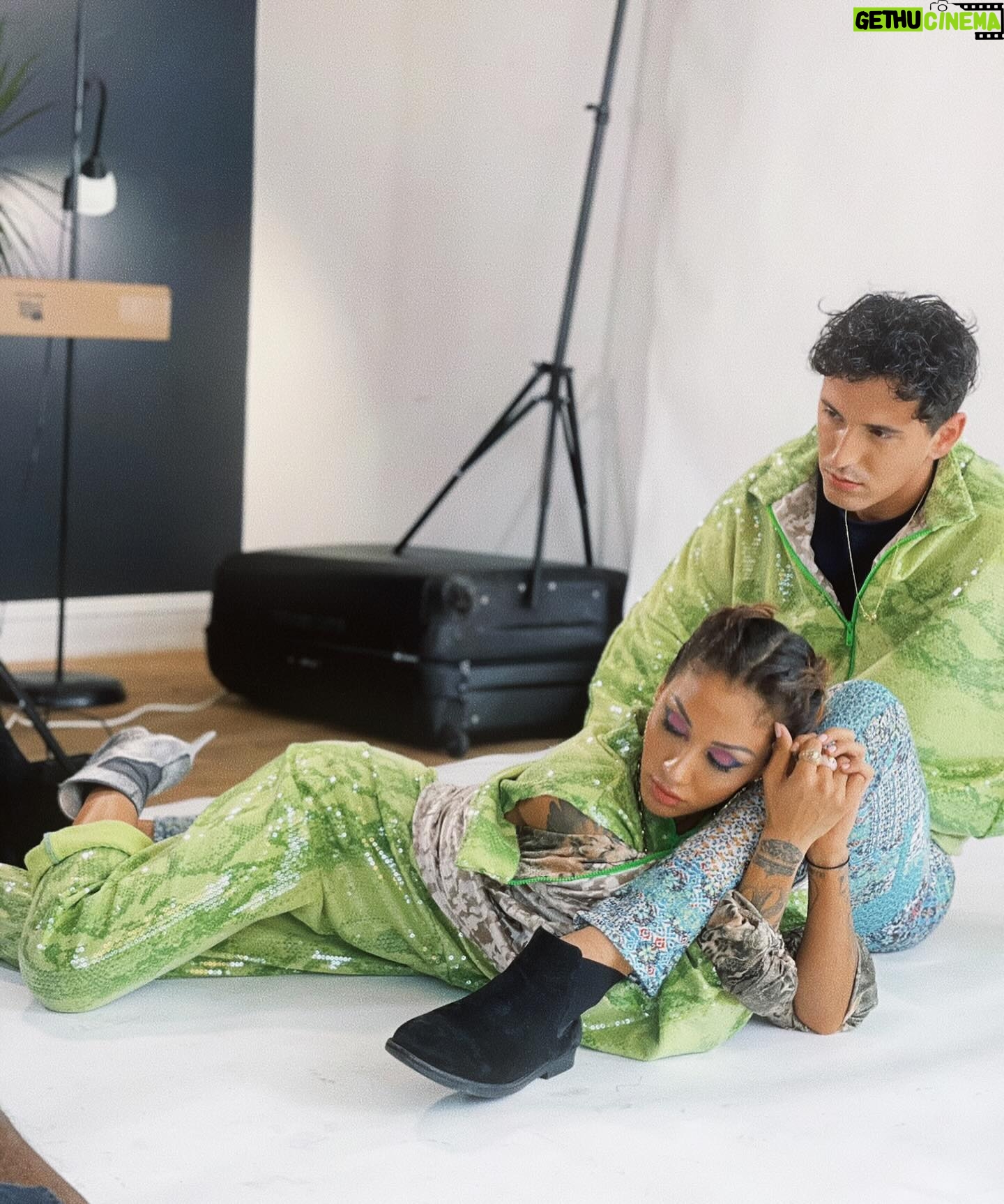 Rawell Saiidii Instagram - ✨ In each shot, a unique story is revealed.✨ Shooting ; @shalevaparis_ 💚 - stylisme / designer : @shalevaparis_ - makeup : @campusdesmaquilleurs - photographie ; @nixph - model : @frenchmodel_fr