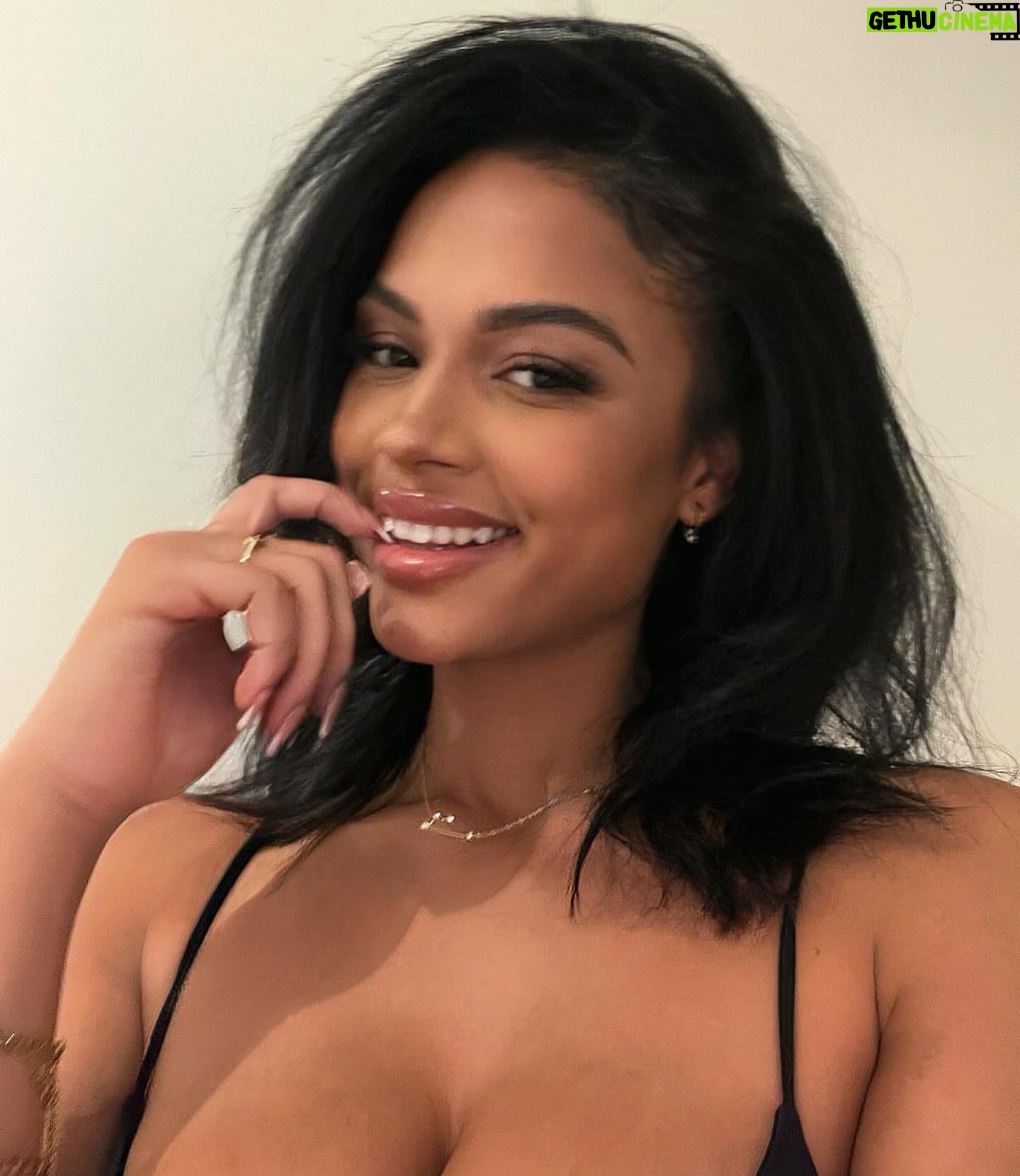 Raya Guenet - 10.3K Likes - stay up off my instagram, pure temptation