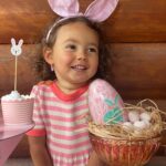 Rayana Carvalho Instagram - E ainda teve caça aos ovos e uma mesa posta improvisada!🐰🐰🐰
