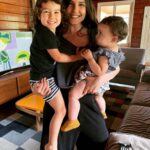 Rayana Carvalho Instagram - Por aqui seguimos arquivando memórias de afeto e acolhimento. É claro que de vez em quando rola uns momentos tensos🤪. Mas o que importa é o que acontece com frequência, né?😉. E vocês, que qualidade de memórias estão gerando?😊 Fotos do super papai @ggracindo_ ❤️🙏🏼