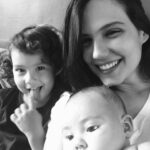 Rayana Carvalho Instagram – Enquanto a gente se divertia batendo algumas fotos, Amélie resolveu sentar no banco de Marte. E aí, Amélie, alguma mensagem dos marcianos para 2021? 🖖🏼