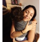Rayana Carvalho Instagram – Ju, meu amor, hoje é seu dia e todos nós aqui em casa gostaríamos de te abraçar bem forte e dizer olho no olho o quanto você é importante em nossas vidas, mas já que estamos passando por esse momento tão delicado, venho por aqui (tbm!rs) deixar registrado o nosso carinho e admiração por você. A vida é muito mais divertida e linda ao seu lado, viu? Luz, luz e luz!!! Feliz aniversário!

Te amooooo❤️ P.S: Me tira uma dúvida, nosso brinde virtual vai ser com vinho, gin ou uma(claro que isso é só uma força de expressão) cerva bem geladinha? A aniversariante do dia é quem decide!😉🍻🍷🍹