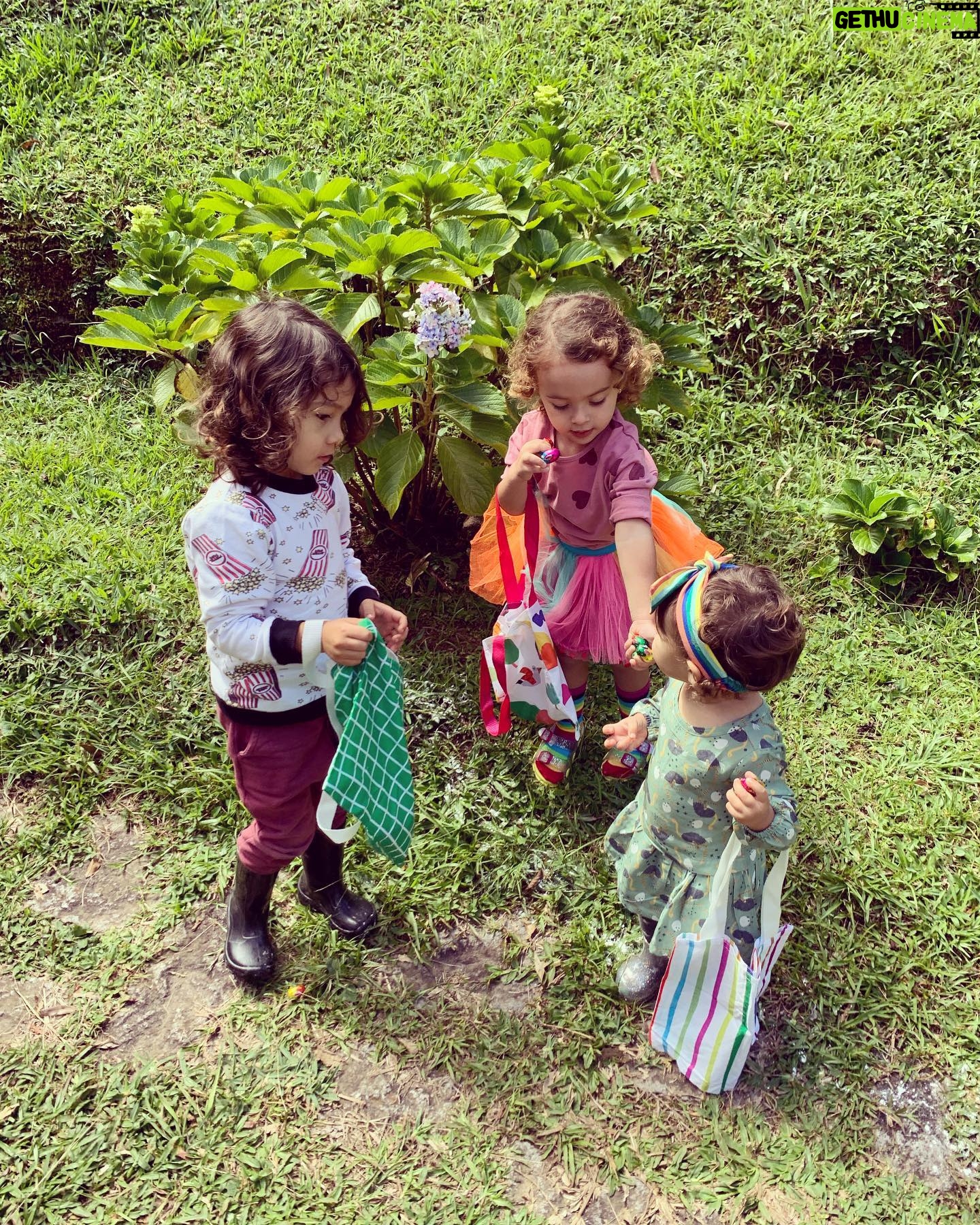 Rayana Carvalho Instagram - De um Domingo de Páscoa cheio de alegrias!🐰❤️