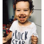 Rayana Carvalho Instagram – Rock Star achocolatado! 70% cacau e adoçado com açúcar de coco porque ele merece.⚡️🍫