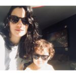 Rayana Carvalho Instagram – A gente segue com banhos de sol nessa quarentena. Agora, devidamente equipados.😎😎