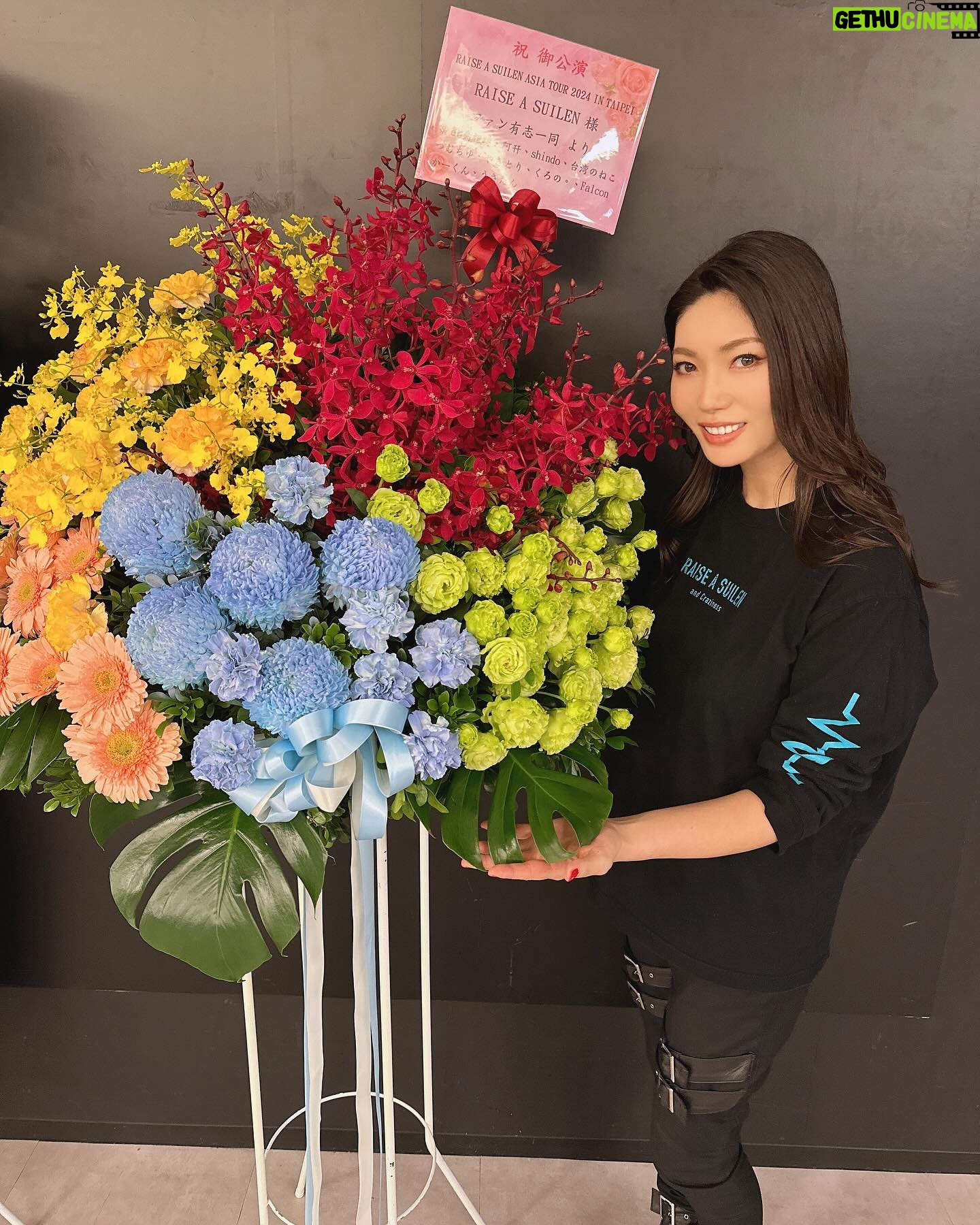 Raychell - 3K Likes - 非常感謝能夠收到這麼多美麗的花!!我太高興了!!💐
#RAS #バンドリ #台北 #謝謝 #bandori #bangdream #RAISEASUILEN #Raychell