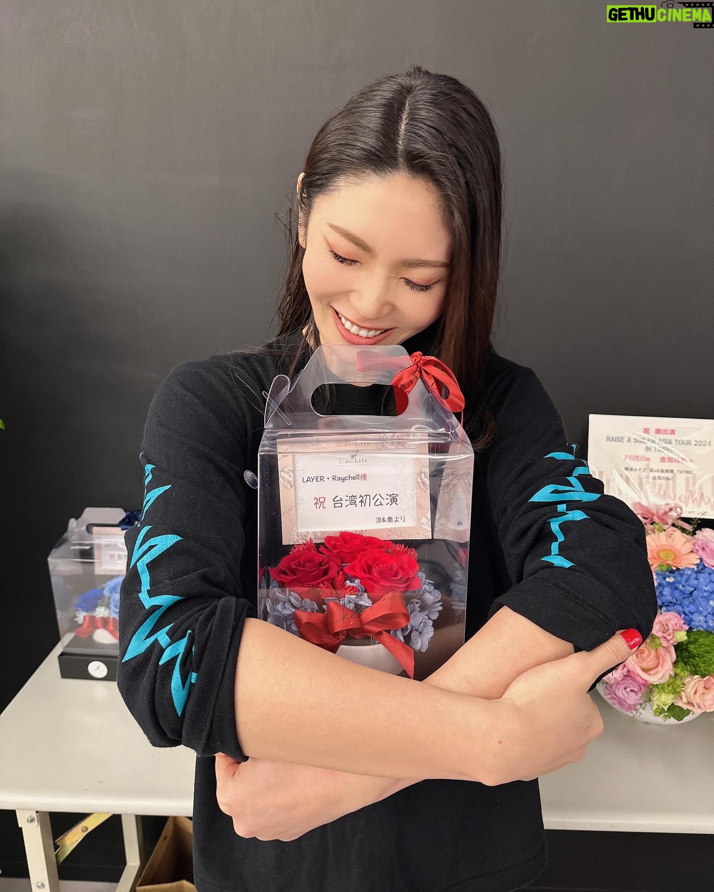 Raychell - 3K Likes - 非常感謝能夠收到這麼多美麗的花!!我太高興了!!💐
#RAS #バンドリ #台北 #謝謝 #bandori #bangdream #RAISEASUILEN #Raychell