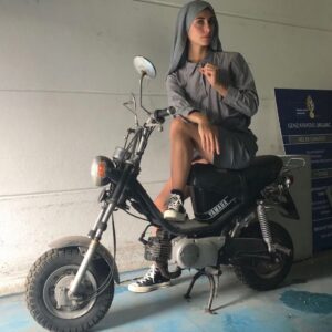 Rébecca Benhamour Instagram - l’habit ne fait pas le moine