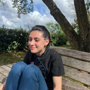 Rébecca Benhamour Instagram - pour vous servir 💆🏻‍♀️🙇🏻‍♀️
thanks @emmanuel.poulain.a