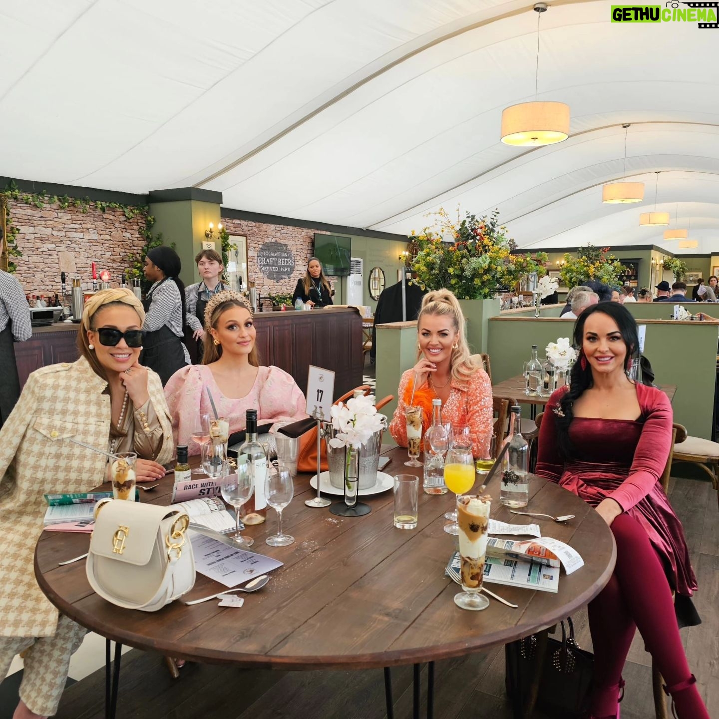 Rebecca Ferguson - 2.3K Likes - A last minute decision turned out to be the most beautiful day! Thank you @thejockeyclub #ladiesday
Also @hollandcooperclothing @jadehollandcooper forever my favourite brand to wear ❤️
Also thank you to all of the lovely staff at Aintree race course who treated us so well!
Not forgetting @hiltonhotelliverpool
For allowing my baby to run around like mad, he loved it! 😍