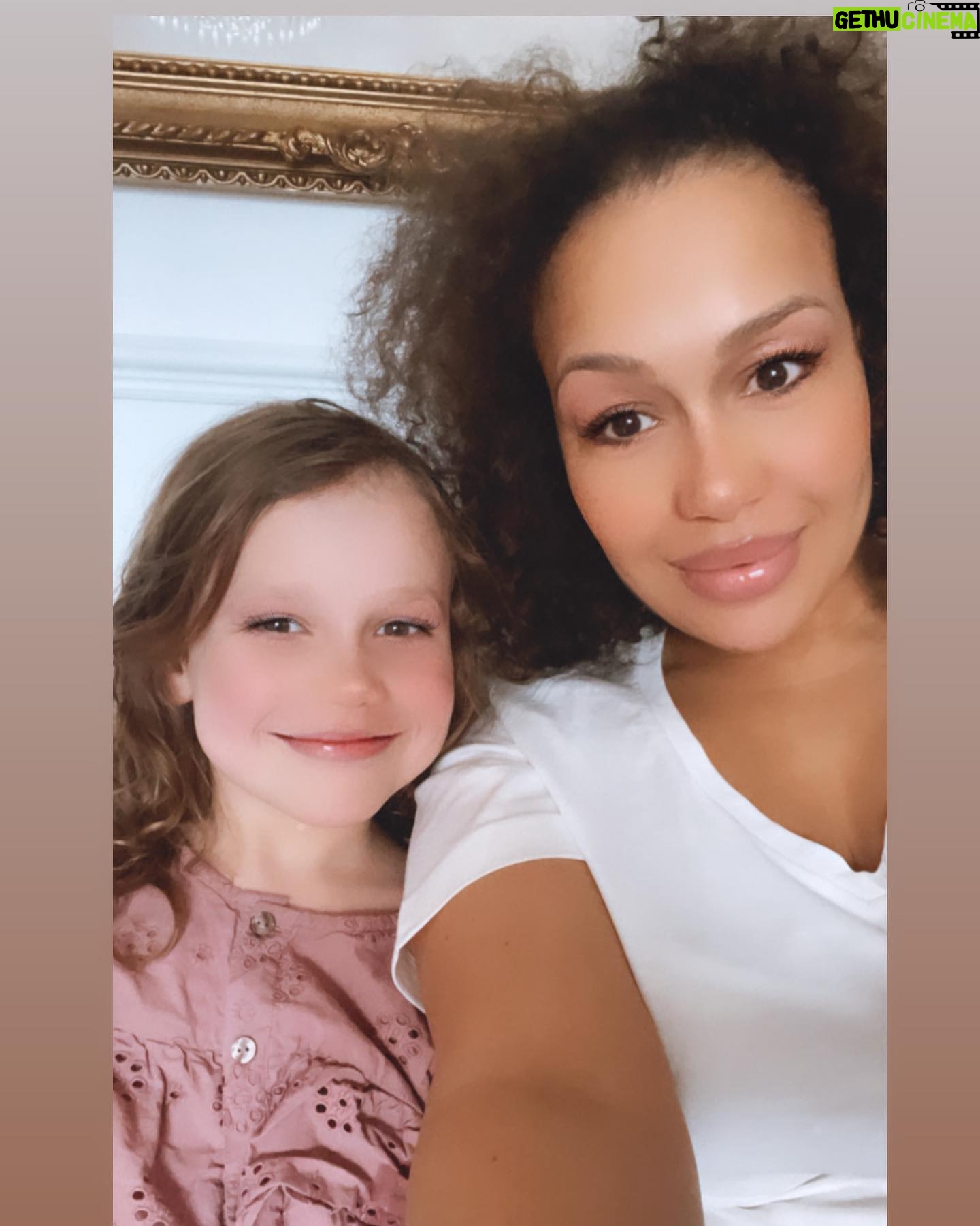 Rebecca Ferguson - 2.4K Likes - Stay at home mum life is EVERYTHING ❤️