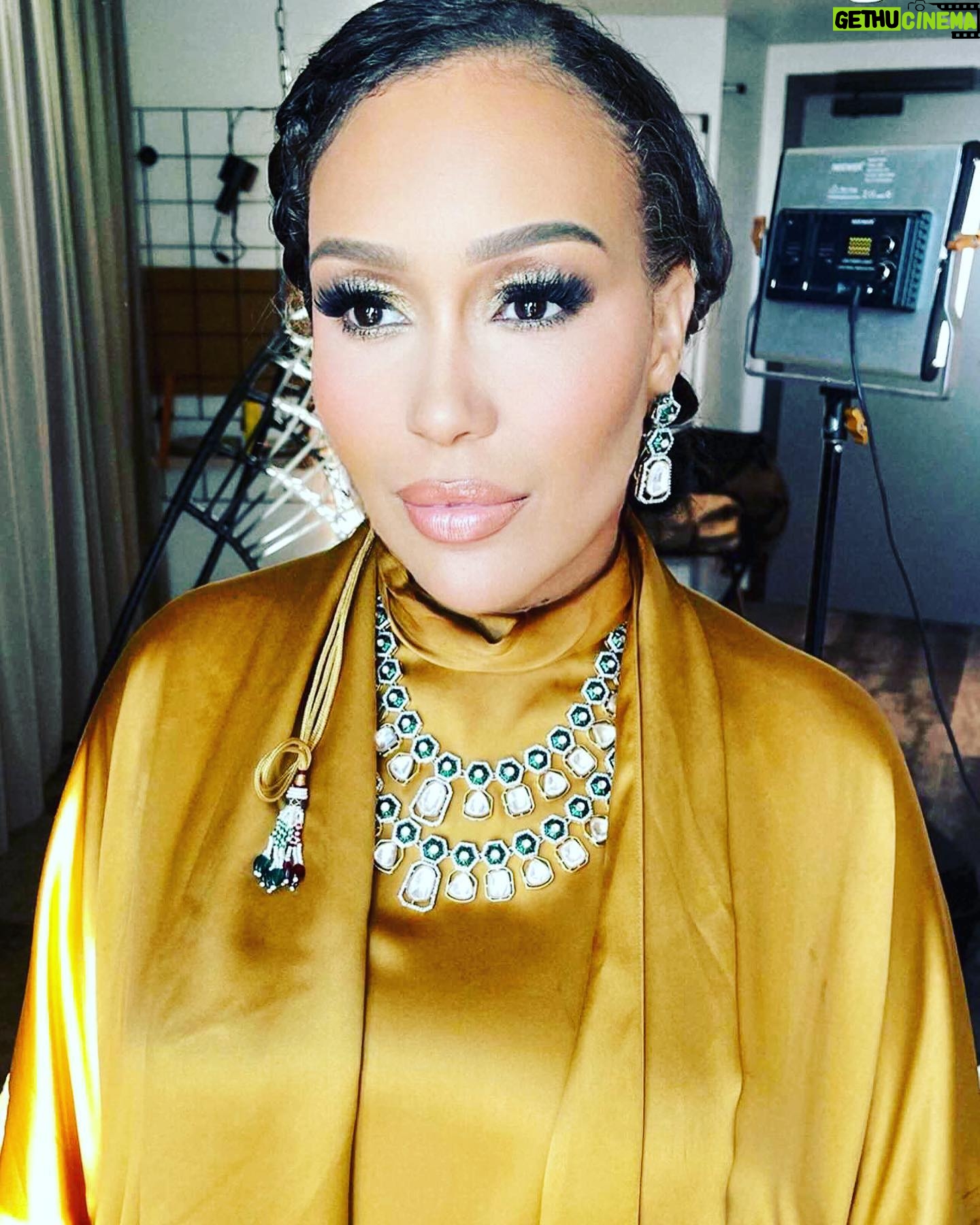Rebecca Ferguson - 1.3K Likes - @anayah_jewellery
@tallermarmo dress last minute buy on @netaporter I love his designs so classy!
Makeup by the amazing @makeupbyjosephrobertson
