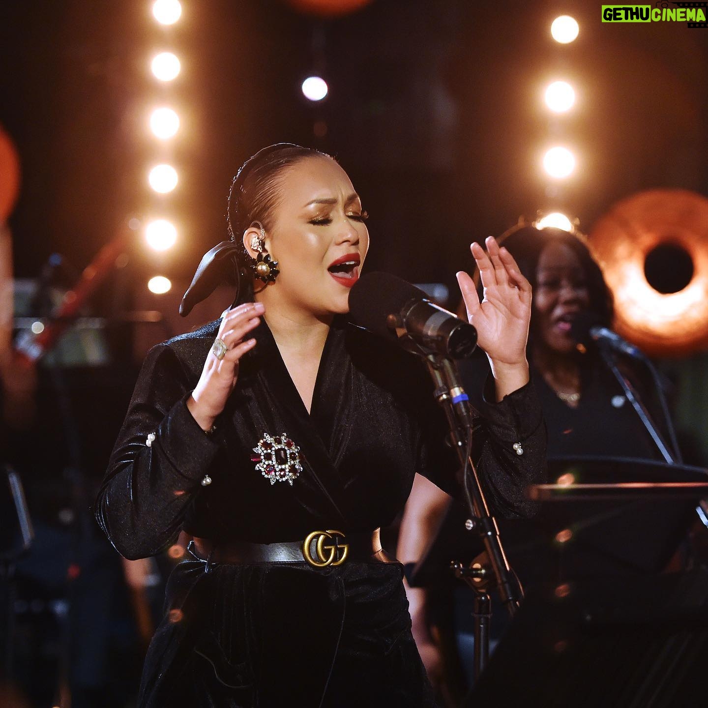 Rebecca Ferguson - 1.4K Likes - A truly wonderful set for #R2PianoRoomMonth ✨
Listen to @rebeccaferguson__’s performance with @bbcconcertorchestra on @bbcsounds
And watch it later today on
@bbciplayer