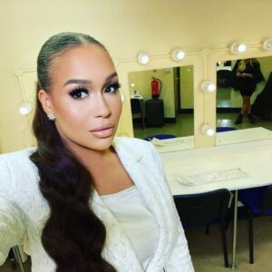 Rebecca Ferguson Instagram - Thank you Nottingham 😊❤️
#tourlife 
@makeupbyjosephrobertson
@hairbymegan.jones