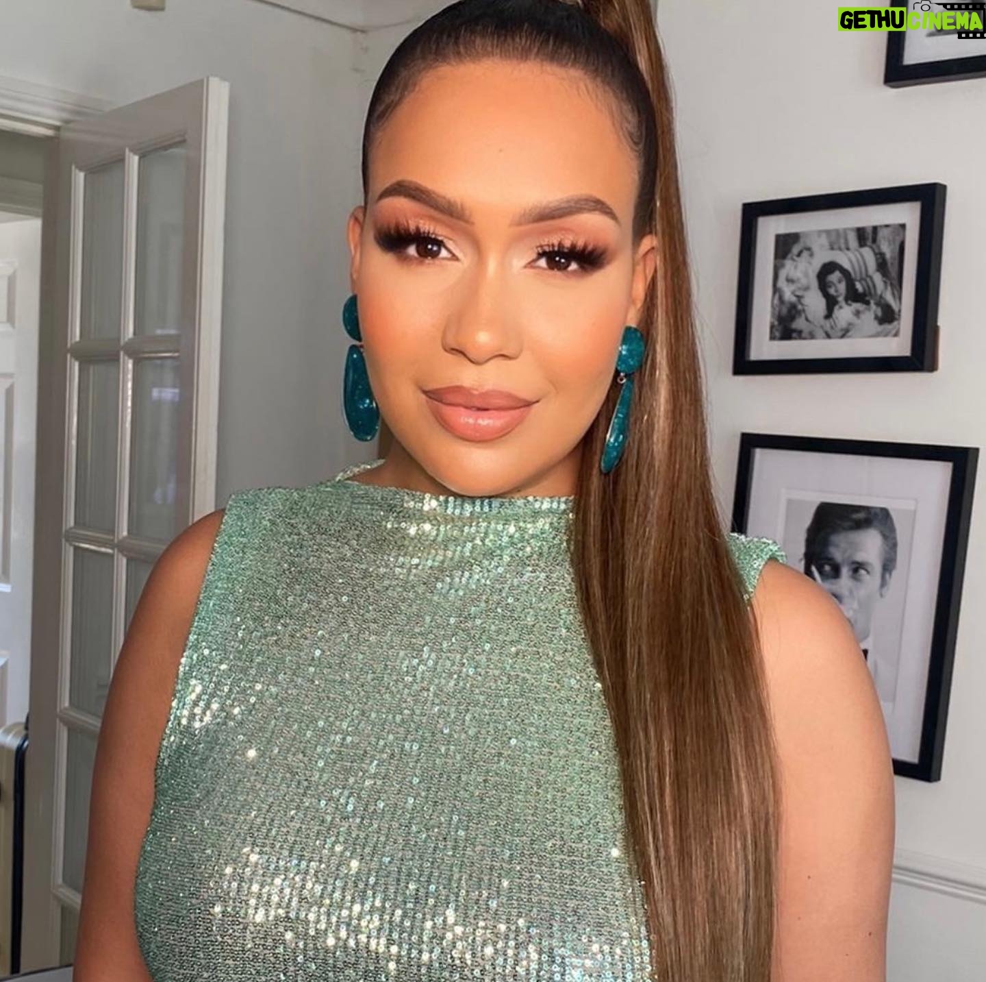 Rebecca Ferguson - 2.8K Likes - Butterfly 🦋 💎🦋