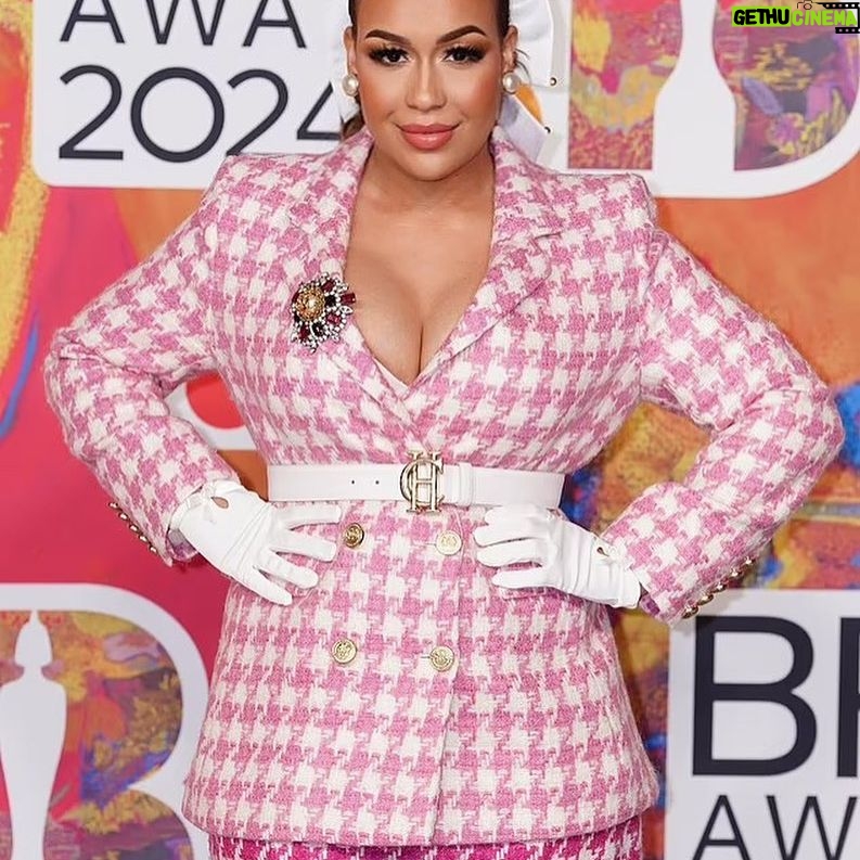Rebecca Ferguson - 2.6K Likes - Outfit inspired by @CHANEL 1995 spring collection and a tribute to Iris Apfel who said “more is more and less is a bore”
“I say, dress to please yourself. Listen to your inner muse and take a chance. Wear something that says ‘Here I am!’ today.”
I had a great time at the Brits too many pictures so will post a few over the next few days…
I wore;
@hollandcooperclothing @chanelofficial @gucci @thehirstcollection @traceymillerdesigns