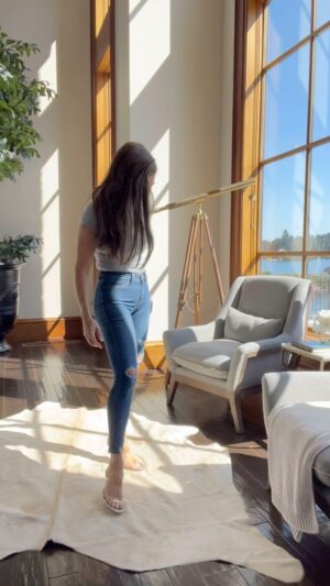 Rebecca Grant Instagram - A cowhide rug is very much on-trend right now and adds a sense of #sophistication to any room or #mancave Click #linkinbio for #Texascowhidegallery where you can check out all the #rich #patterns to complement your living space and #interior #decor. 
#commentbelow if you would like this rug for your #personalspace #home or #mancave A #lucky #fan with the #bestcomment or proof of purchase will #win this one as a #bonus ❤️💯🏈
#Winner announced #Monday Night during the #Buffalo #Bills vs #Jets game