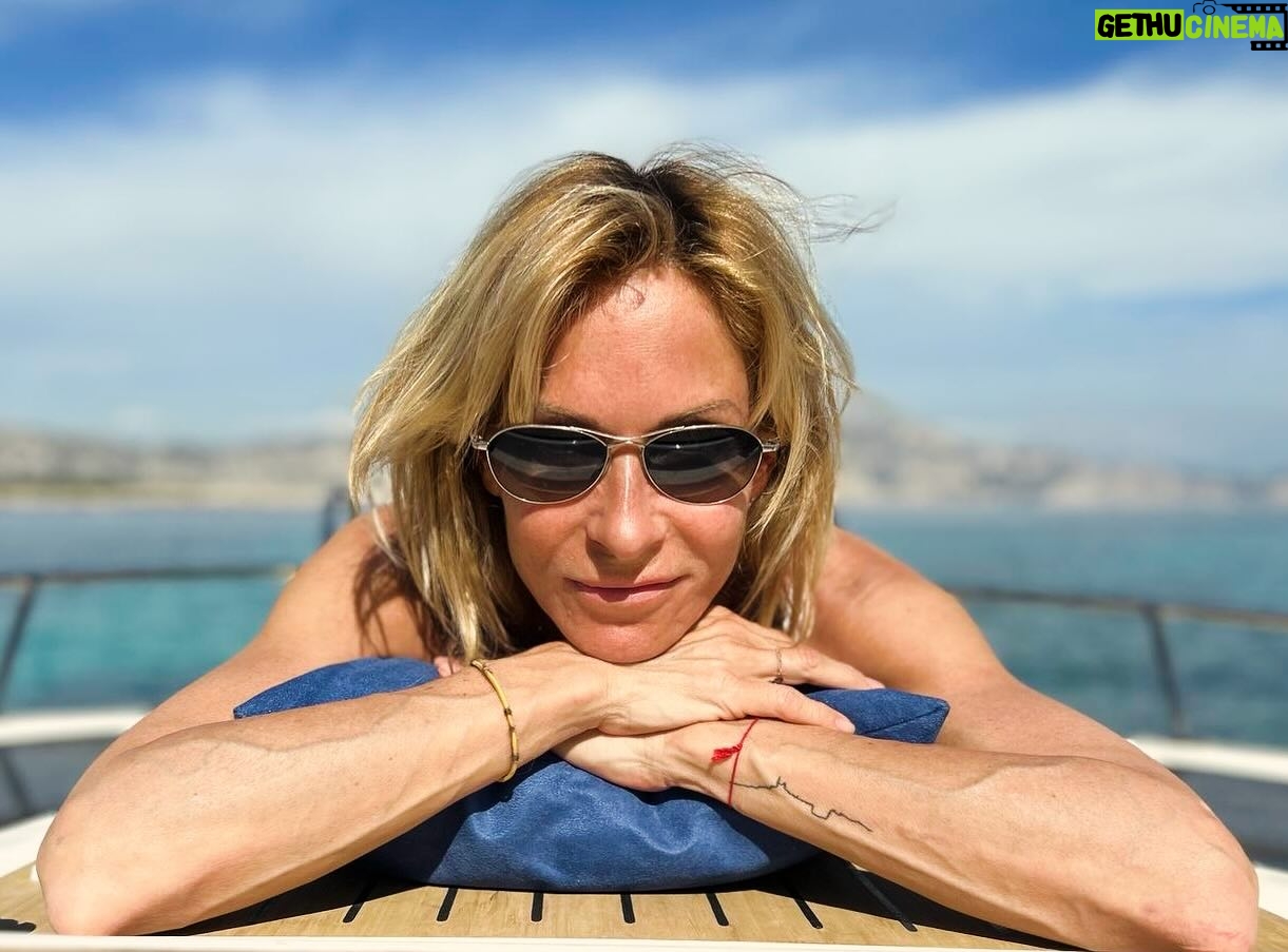 Rebecca Hampton - 1.1K Likes - 1er jour en merā¦
1er jour de bonheurā¦
Merci mon Vroum!
#boat #sea #sun #bonheur #partage
