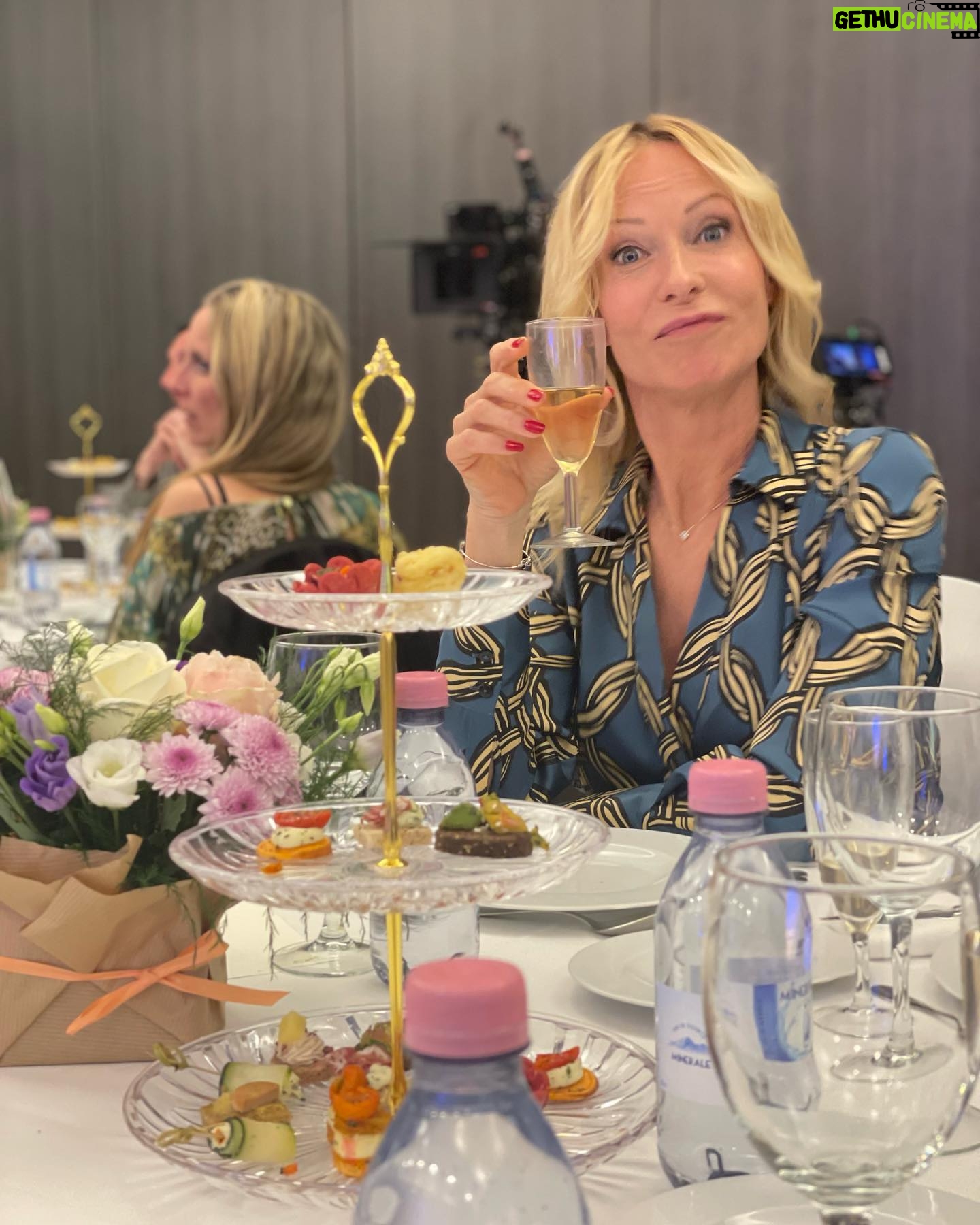 Rebecca Hampton - 1.6K Likes - Santé!
Toujours sur le tournage des Segpa 2
@icmarseille #tournage #reception #equipe #santé #happyday
